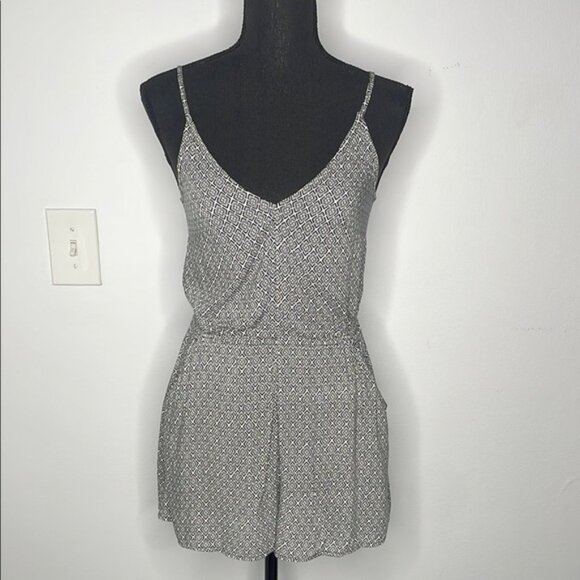 Black and White Patterned Romper - Picture 1 of 7